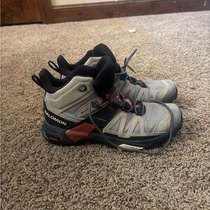 Salomon Men's Tan, Black Gortex Trail Hiking Shoes Used one time like new!